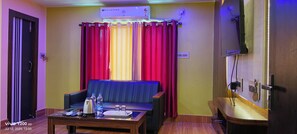 Deluxe Room | Laptop workspace, free WiFi, bed sheets - Hotel Tulusi Inn (Bolpur)