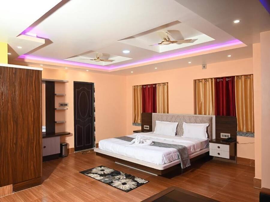 Laptop workspace, free WiFi, bed sheets