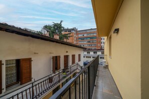 Property grounds - GuestHost - Cozy 69 sqm apartment, located on the first floor of a building without an elevator.The accommodation is situated in a strategic location, allowing you to reach the main points of interest within a short walking distance or by public transpor (Udine)