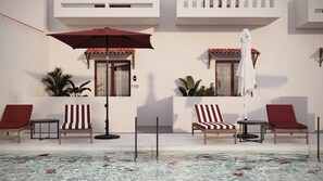Double Room with Sharing Pool | Két bảo mật tại phòng, truy cập Internet không dây miễn phí 
