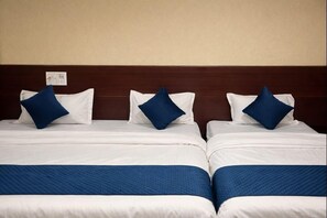Deluxe Triple Room - Hotel Glory By Seasons (Indore)