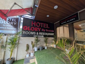 Front of property - Hotel Glory By Seasons (Indore)