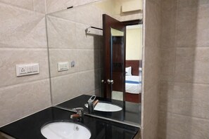 Salle de bain accessible aux personnes à mobilité réduite