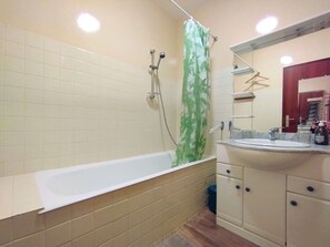 Bathroom - T3 for 6 people with balcony in Saint-Lary-Soulan (Saint-Lary-Soulan)