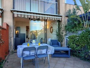 Outdoor dining - Peaceful studio with pool in Cavalaire (Cavalaire-sur-Mer)