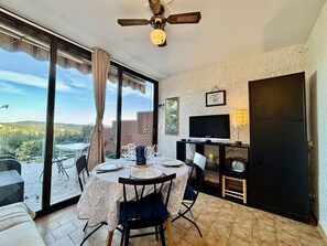 TV - Peaceful studio with pool in Cavalaire (Cavalaire-sur-Mer)