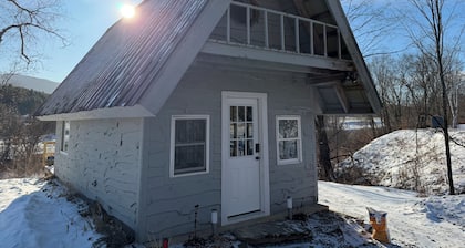 Cozy 1-bedroom chalet in beautiful Stowe with AC