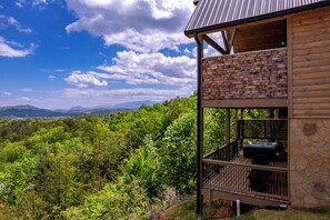 Property grounds - Close to Downtown Pigeon Forge and Dollywood with Panoramic Mountain Views (Sevierville)