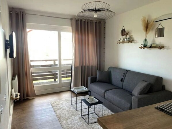 Living area - Superb studio in residence with swimming pool (Les Rousses)