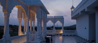 烏代地平線度假村  