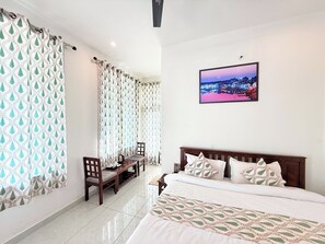 Desk, free WiFi - Uday Horizon Resort (Nedaliya)