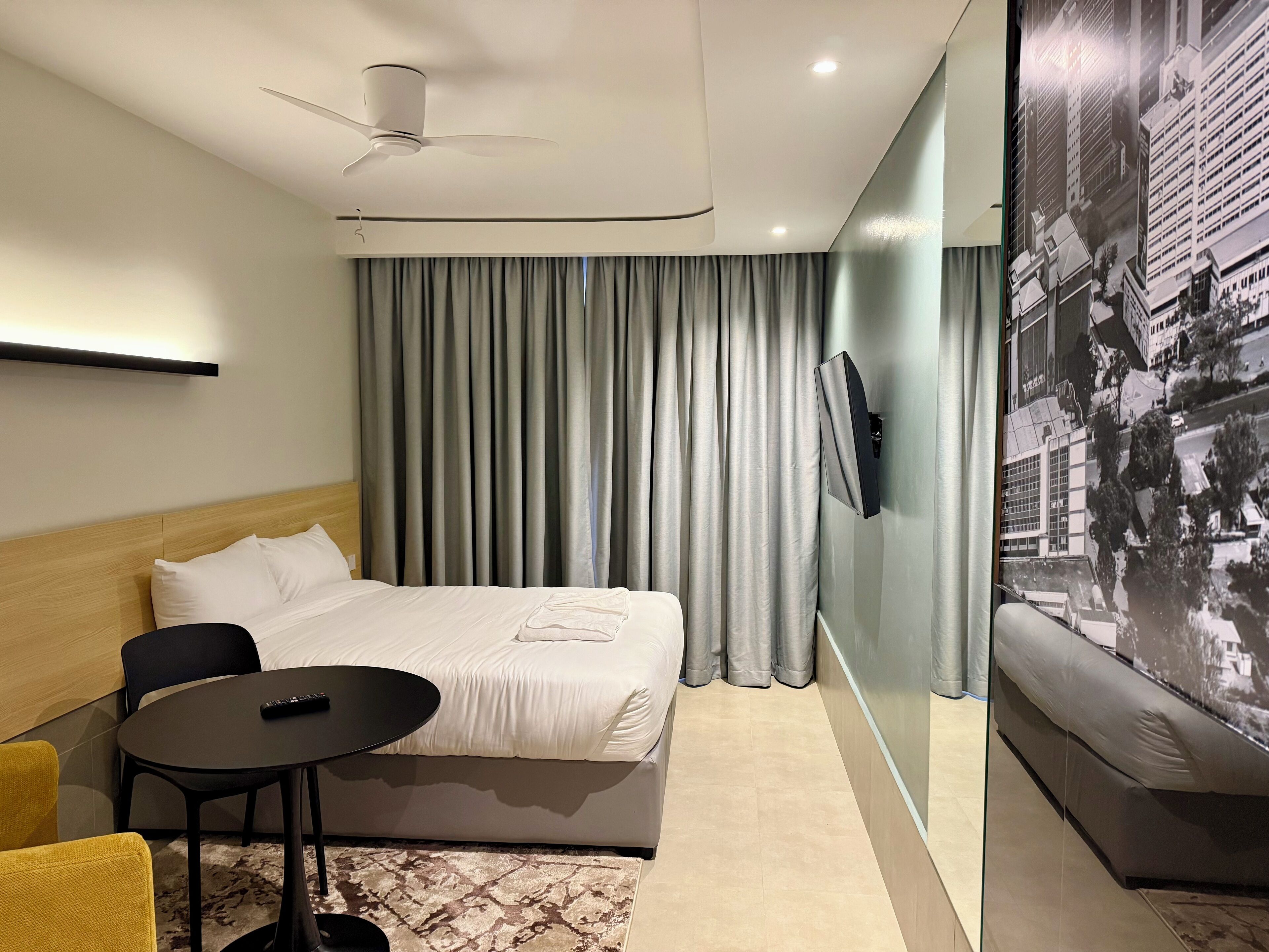 Laptop workspace, free WiFi