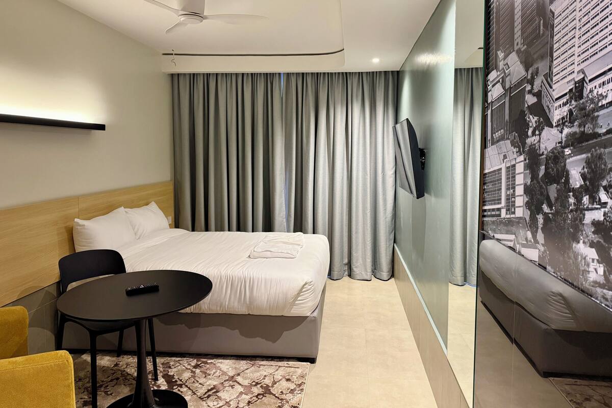 Studio | Laptop workspace, WiFi (free), bed sheets