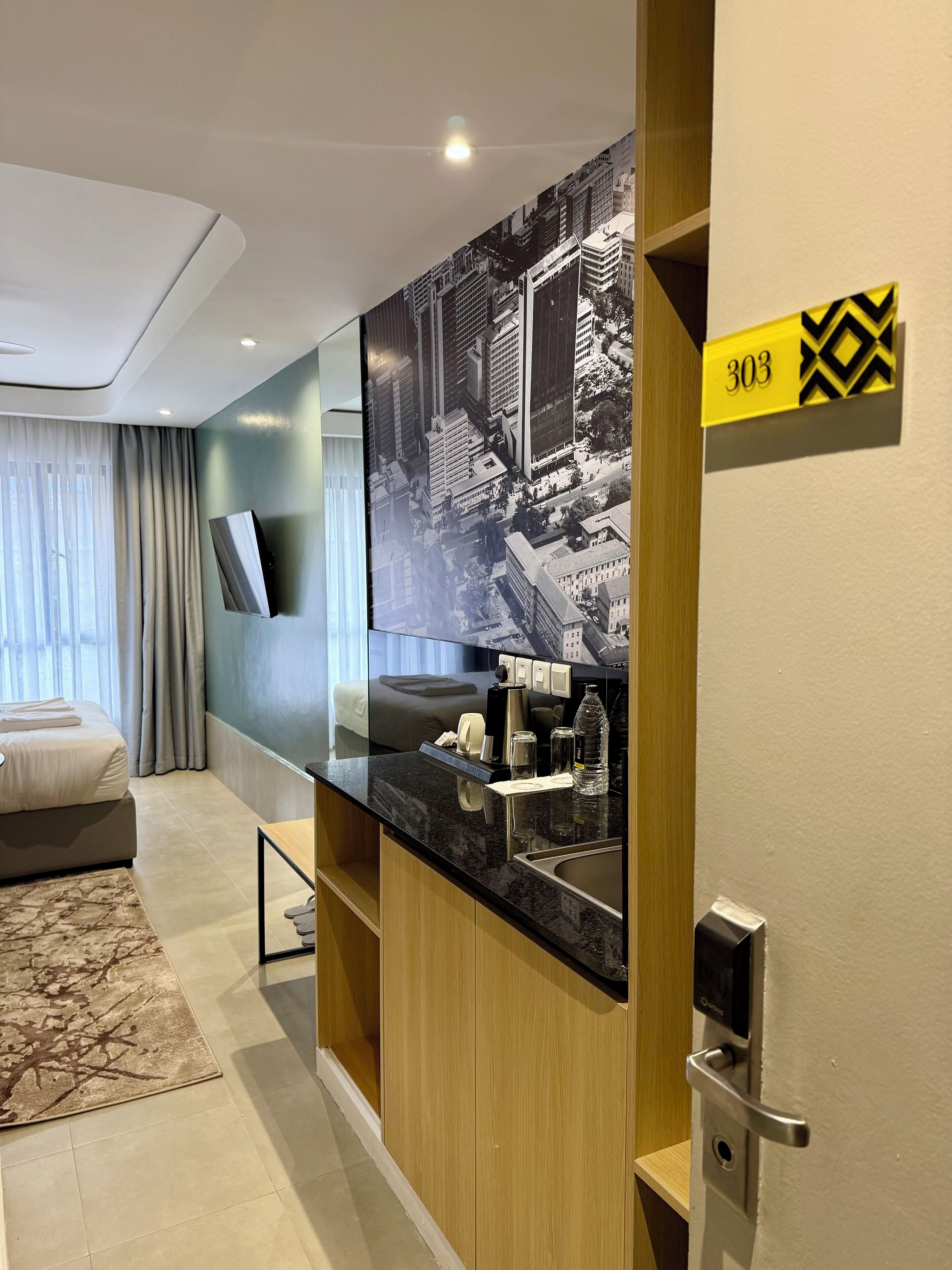 Studio | Laptop workspace, free WiFi