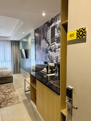 Studio | Laptop workspace, free WiFi, bed sheets - Kozi Wilson Airport (Nairobi)