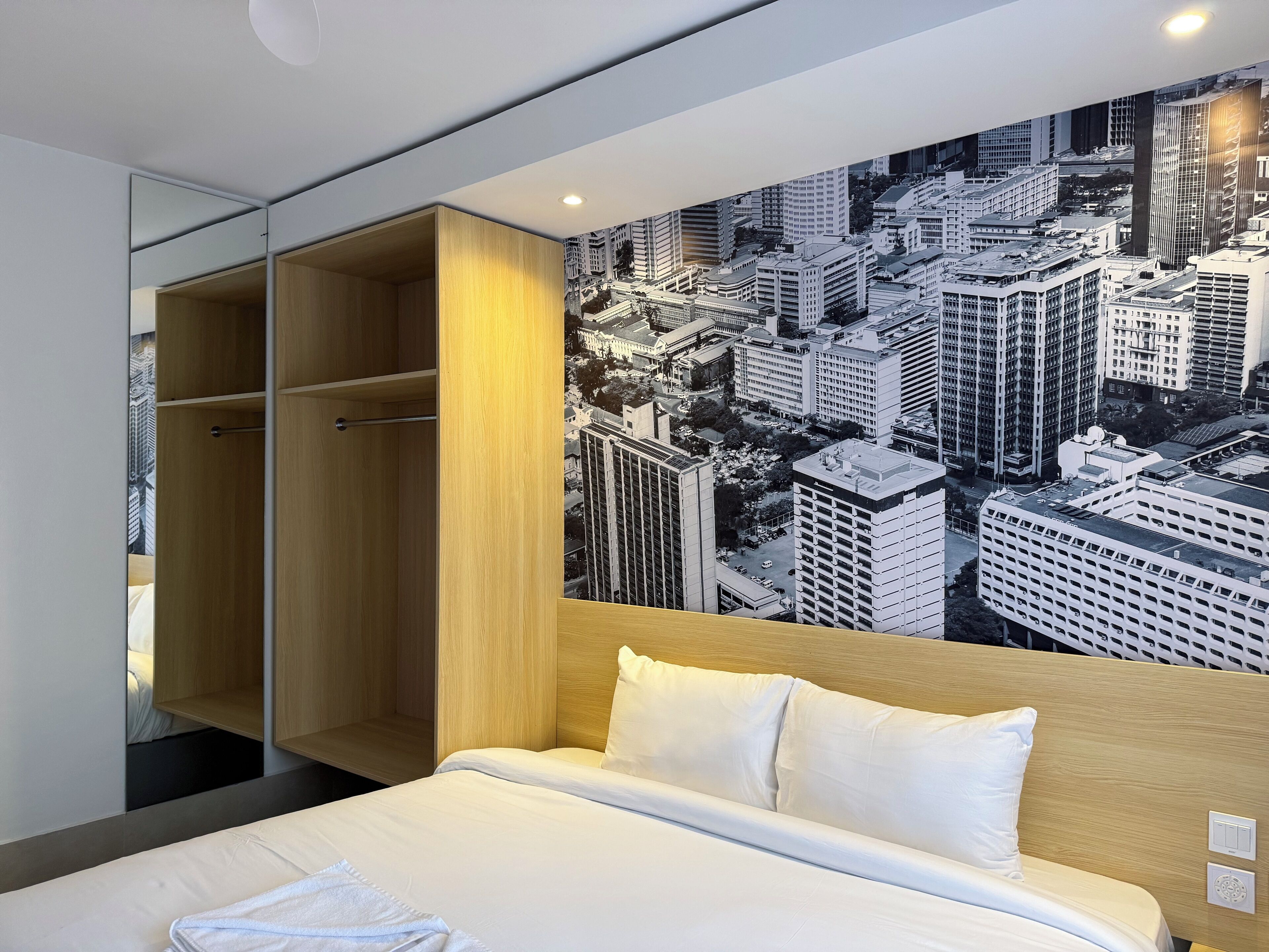 笔记本电脑工作区、免费 WiFi