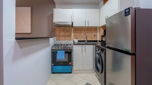 Room - Stayshort - Chic Studio in Lago Vista That Sleeps 4 (Dubai)
