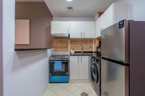 House - Stayshort - Chic Studio in Lago Vista That Sleeps 4 (Dubai)