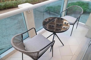 House - Stayshort - Chic Studio in Lago Vista That Sleeps 4 (Dubai)