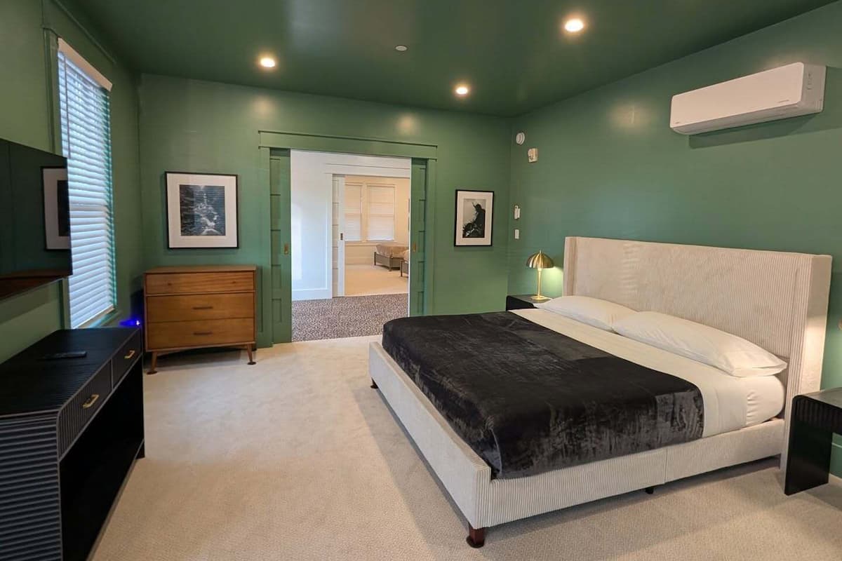 Panoramic Suite, City View