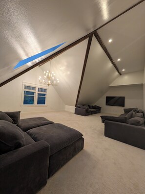 그랜드 스위트, 시내 전망 | 거실 공간