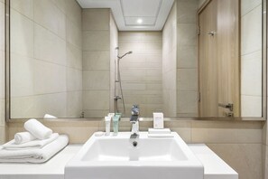 Bathroom - Studio Minutes to Downtown (Dubai)