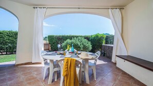 Outdoor dining - Sweet Home Tavolara (Loiri Porto San Paolo)