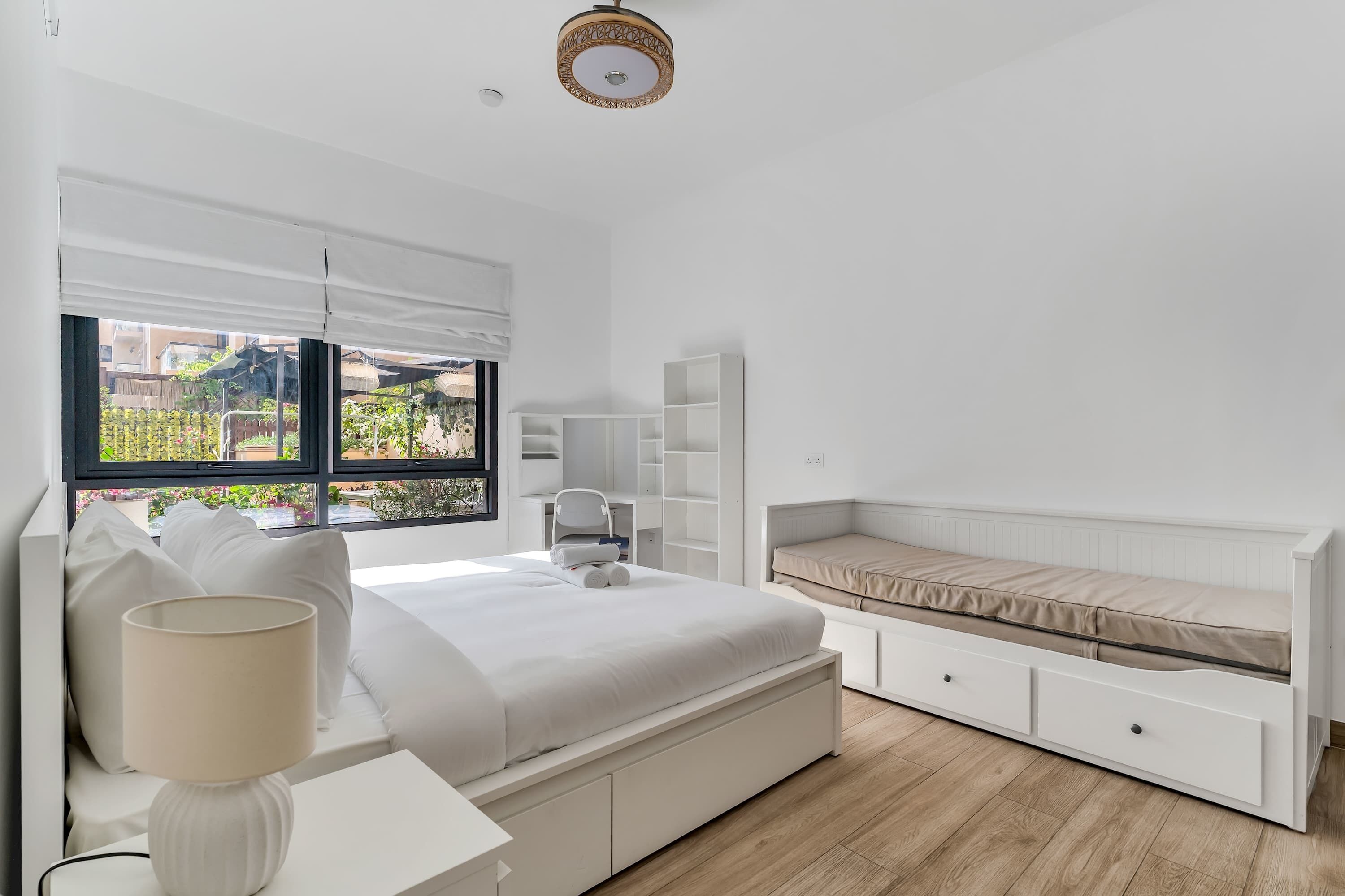 Fer et planche à repasser, Wi-Fi, literie fournie