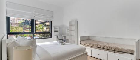 Fer et planche Ă repasser, Wi-Fi, literie fournie