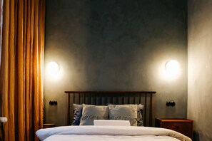 Iron/ironing board, WiFi, bed sheets - Dark & Moody Mid Century Apartment (Riga)