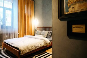 Iron/ironing board, WiFi, bed sheets - Dark & Moody Mid Century Apartment (Riga)