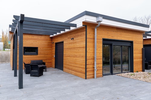 Haus 2: 8 hochwertige Ferienhäuser mit privater Sauna & Jacuzzi am Süßen See