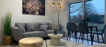 House 2: 8 high-quality vacation homes with private sauna & jacuzzi on Sweet Lake