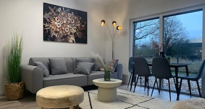 House 2: 8 high-quality vacation homes with private sauna & jacuzzi on Sweet Lake