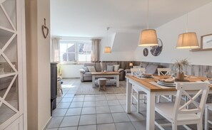 Dining - Wenkendeck – Spacious Apartment with Fireplace (Wenkendorf)