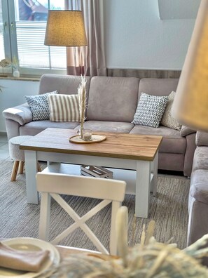 Televisión y chimenea 