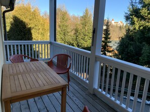 Outdoor dining - Modern apartment with river and old town views, balconies & mountain panorama (Füssen)