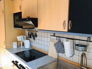 Kühlschrank, Ofen, Herdplatte, Geschirrspüler