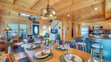 House (3 Bedrooms) | Interior