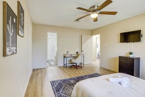 House (5 Bedrooms) | Interior - 3 Mi to Dtwn Temple: Group-ready Home w/ Yard (Temple)