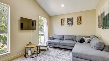 House (5 Bedrooms) | Front of property