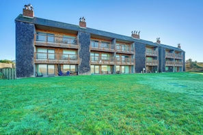 Interior - Stunning Ocean Views! Oregon Coast Condo (Gearhart)