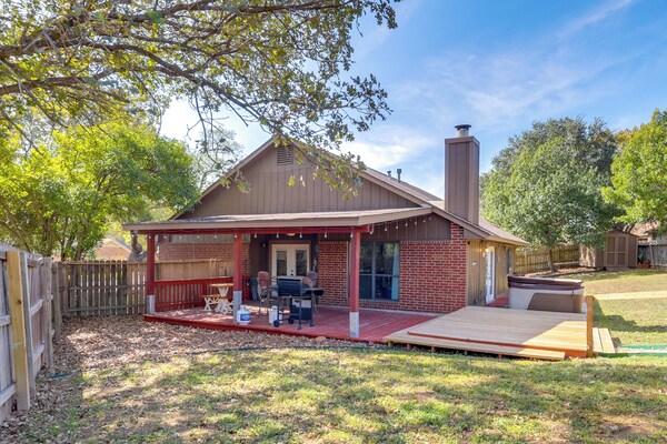 Private Pool & Hot Tub: Dog-friendly Live Oak Home - San Antonio, TX