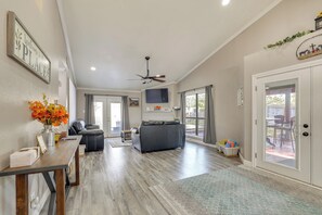 House (3 Bedrooms) | Interior - Private Pool & Hot Tub: Dog-friendly Live Oak Home (San Antonio)