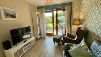 Fernseher, DVD-Player, Stereoanlage