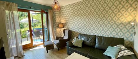 Fernseher, DVD-Player, Stereoanlage