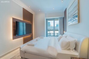 1 bedroom, iron/ironing board, WiFi, bed sheets - Modern Apartment + City Views  Downtown Dubai (Dubai)