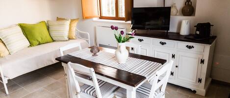 TV, mesa de pingue-pongue