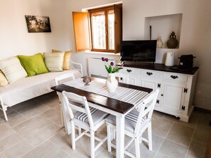 Fernseher, Tischtennisplatte