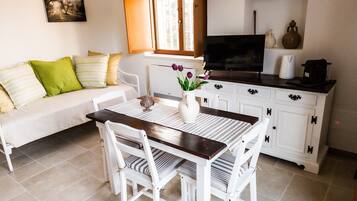 電視、乒乓球設施